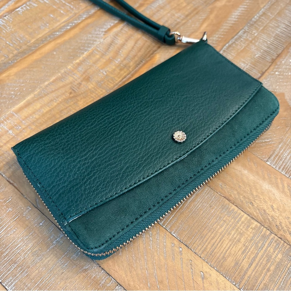LC Lauren Conrad Sade RFID-Blocking Wallet Hunter Forest Green Wristlet - Picture 2 of 8